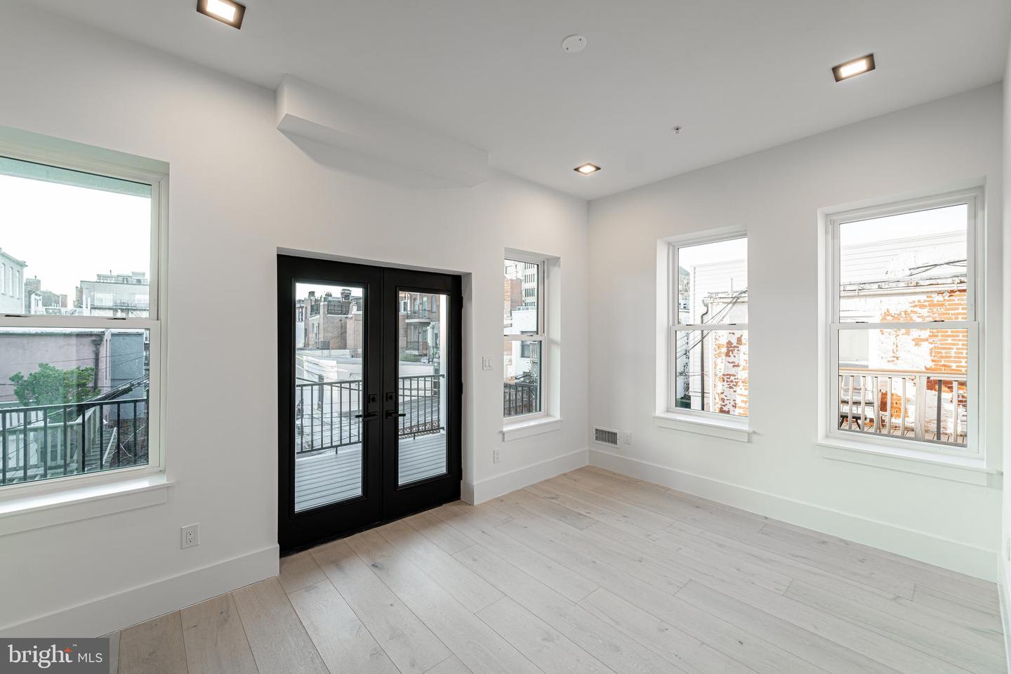 1628 15TH ST NW, WASHINGTON, District Of Columbia 20009, 4 Bedrooms Bedrooms, ,4 BathroomsBathrooms,Residential,For sale,1628 15TH ST NW,DCDC2188388 MLS # DCDC2188388