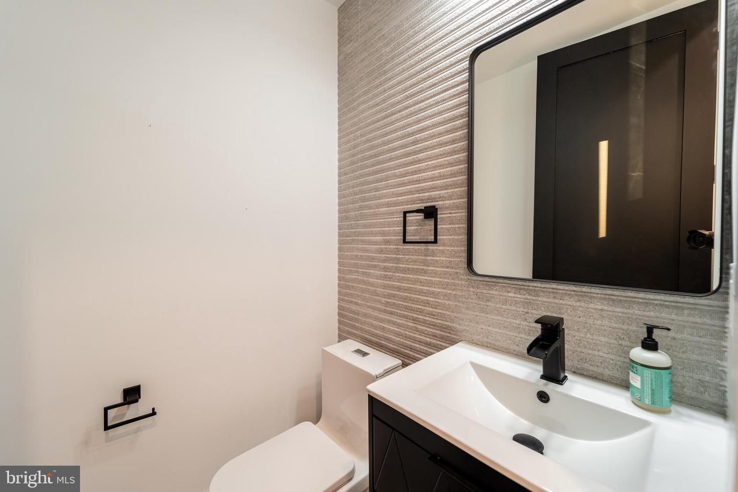 1628 15TH ST NW, WASHINGTON, District Of Columbia 20009, 4 Bedrooms Bedrooms, ,4 BathroomsBathrooms,Residential,For sale,1628 15TH ST NW,DCDC2188388 MLS # DCDC2188388
