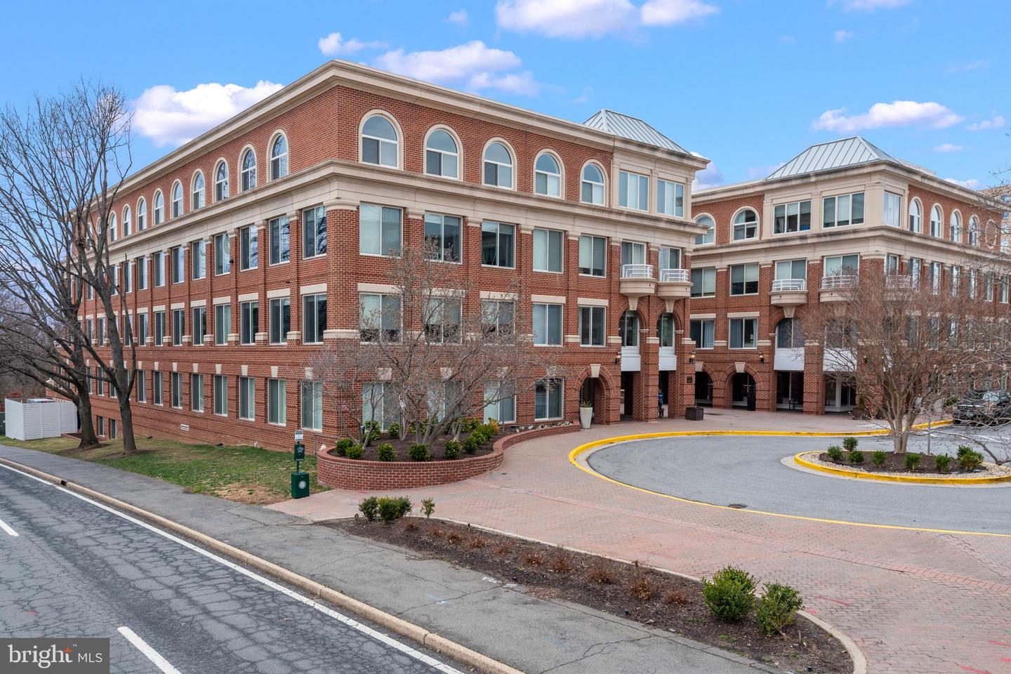 625 SLATERS LN #201, ALEXANDRIA, Virginia 22314, 1 Bedroom Bedrooms, ,1 BathroomBathrooms,Residential,For sale,625 SLATERS LN #201,VAAX2042492 MLS # VAAX2042492