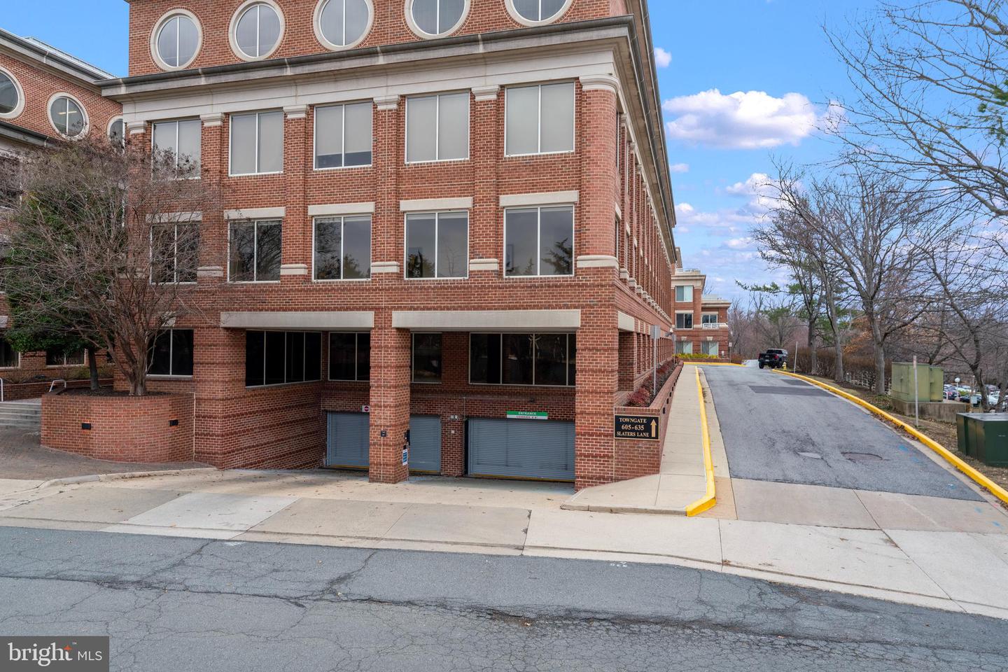 625 SLATERS LN #201, ALEXANDRIA, Virginia 22314, 1 Bedroom Bedrooms, ,1 BathroomBathrooms,Residential,For sale,625 SLATERS LN #201,VAAX2042492 MLS # VAAX2042492