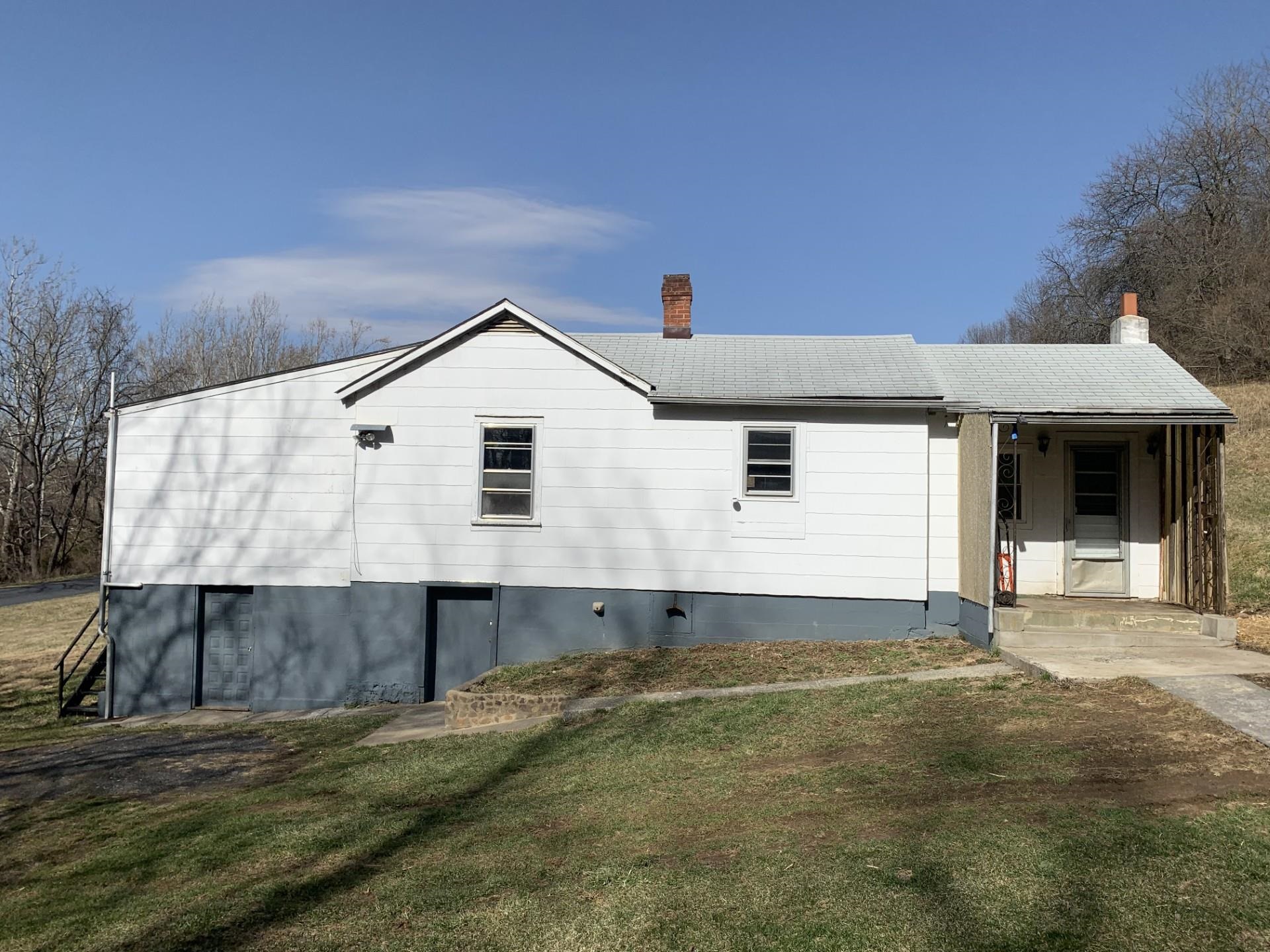 431 SMOKY ROW RD, STAUNTON, Virginia 24401, 3 Bedrooms Bedrooms, ,1 BathroomBathrooms,Residential,431 SMOKY ROW RD,661604 MLS # 661604