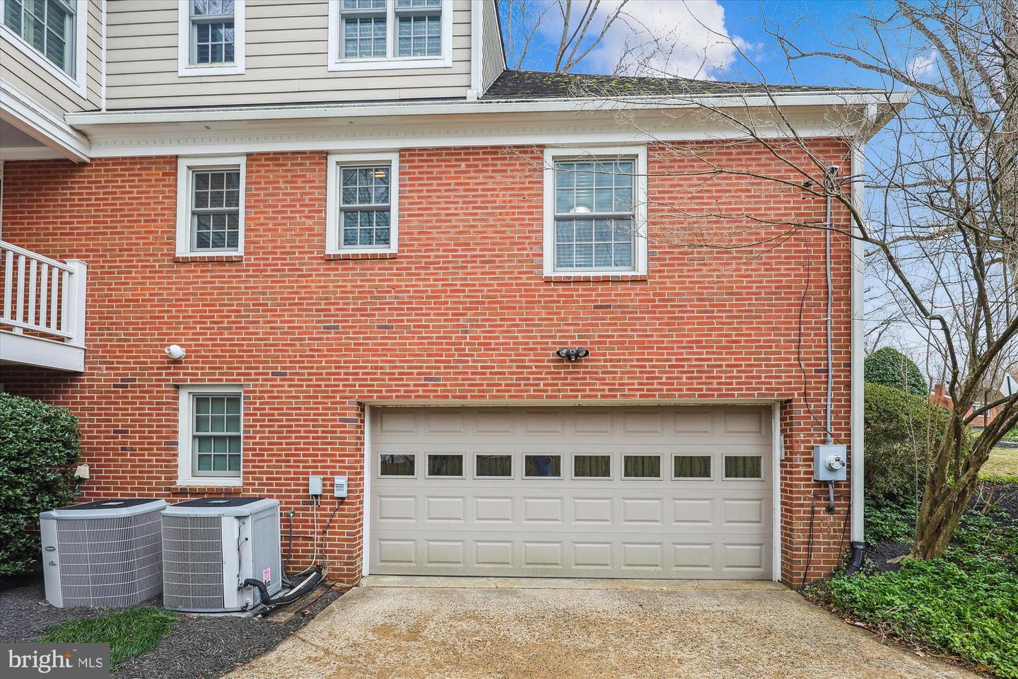 4207 40TH ST N, ARLINGTON, Virginia 22207, 4 Bedrooms Bedrooms, ,3 BathroomsBathrooms,Residential,For sale,4207 40TH ST N,VAAR2053856 MLS # VAAR2053856