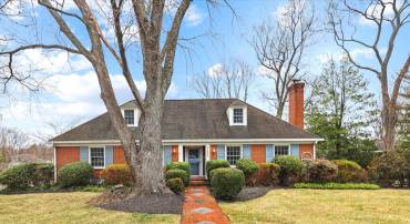 4207 40TH ST N, ARLINGTON, Virginia 22207, 4 Bedrooms Bedrooms, ,3 BathroomsBathrooms,Residential,For sale,4207 40TH ST N,VAAR2053856 MLS # VAAR2053856