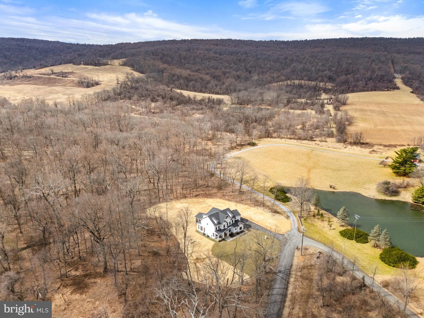 35435 APPALACHIAN TRAIL RD, ROUND HILL, Virginia 20141, 4 Bedrooms Bedrooms, ,5 BathroomsBathrooms,Residential,For sale,35435 APPALACHIAN TRAIL RD,VALO2089970 MLS # VALO2089970