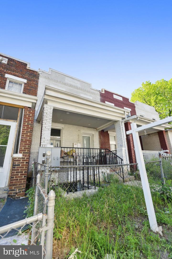 620 20TH ST NE, WASHINGTON, District Of Columbia 20002, 4 Bedrooms Bedrooms, ,3 BathroomsBathrooms,Residential,For sale,620 20TH ST NE,DCDC2188718 MLS # DCDC2188718