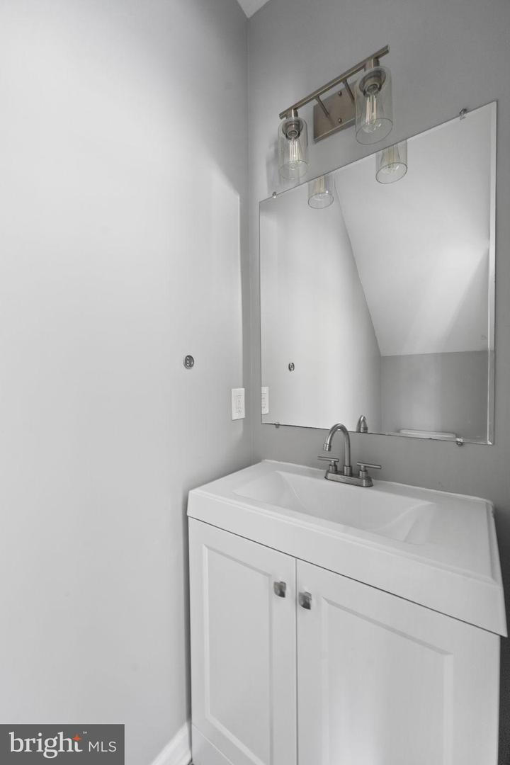 620 20TH ST NE, WASHINGTON, District Of Columbia 20002, 4 Bedrooms Bedrooms, ,3 BathroomsBathrooms,Residential,For sale,620 20TH ST NE,DCDC2188718 MLS # DCDC2188718