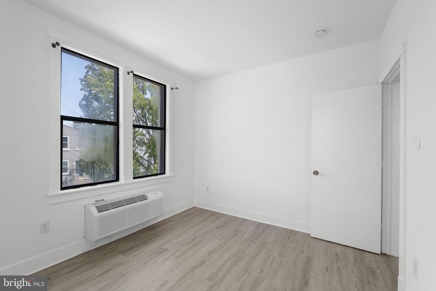 7 18TH ST SE #207, WASHINGTON, District Of Columbia 20003, 1 Bedroom Bedrooms, ,1 BathroomBathrooms,Residential,For sale,7 18TH ST SE #207,DCDC2188746 MLS # DCDC2188746