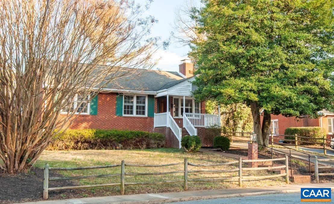 202 AZALEA DR, CHARLOTTESVILLE, Virginia 22903, 3 Bedrooms Bedrooms, ,1 BathroomBathrooms,Residential,For sale,202 AZALEA DR,661585 MLS # 661585