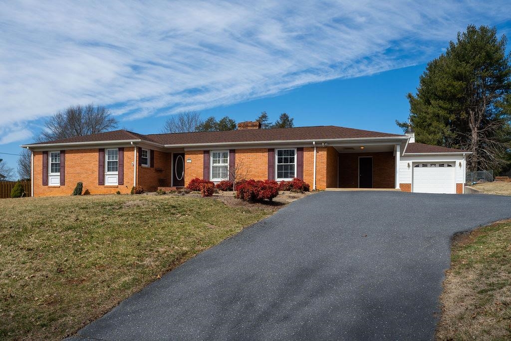 2208 DAVIS RD, WAYNESBORO, Virginia 22980, 4 Bedrooms Bedrooms, ,3 BathroomsBathrooms,Residential,2208 DAVIS RD,661617 MLS # 661617