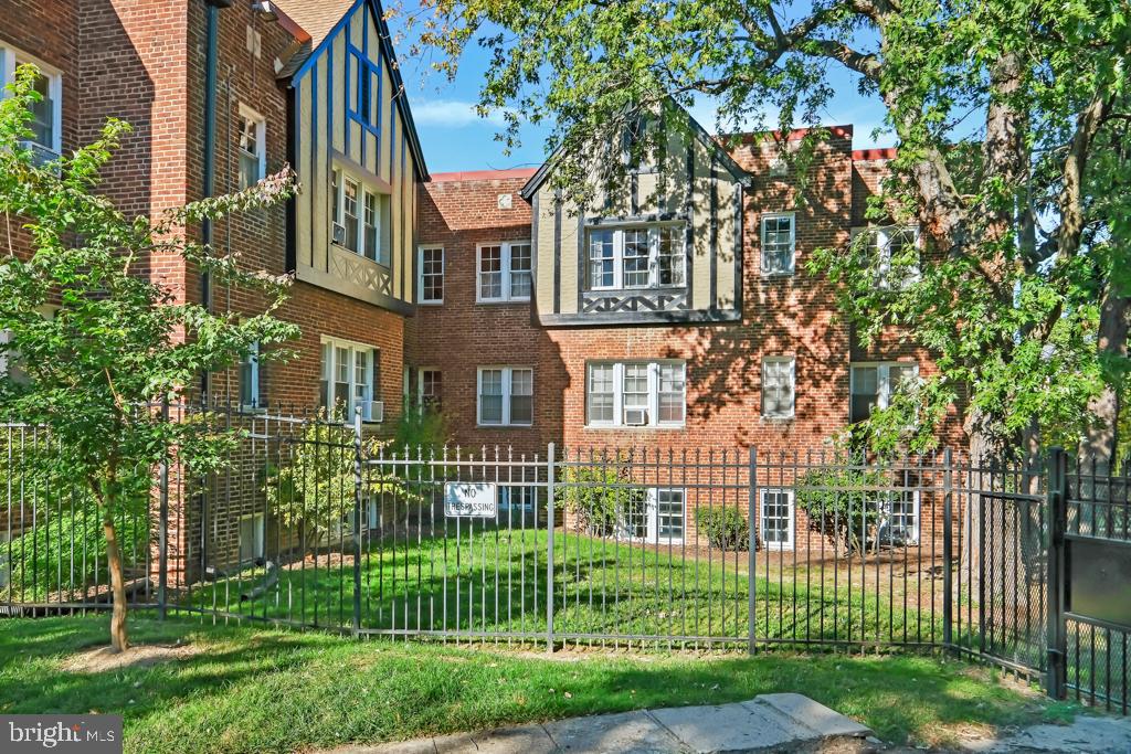 235 EMERSON ST NW #202, WASHINGTON, District Of Columbia 20011, 1 Bedroom Bedrooms, ,1 BathroomBathrooms,Residential,For sale,235 EMERSON ST NW #202,DCDC2118826 MLS # DCDC2118826