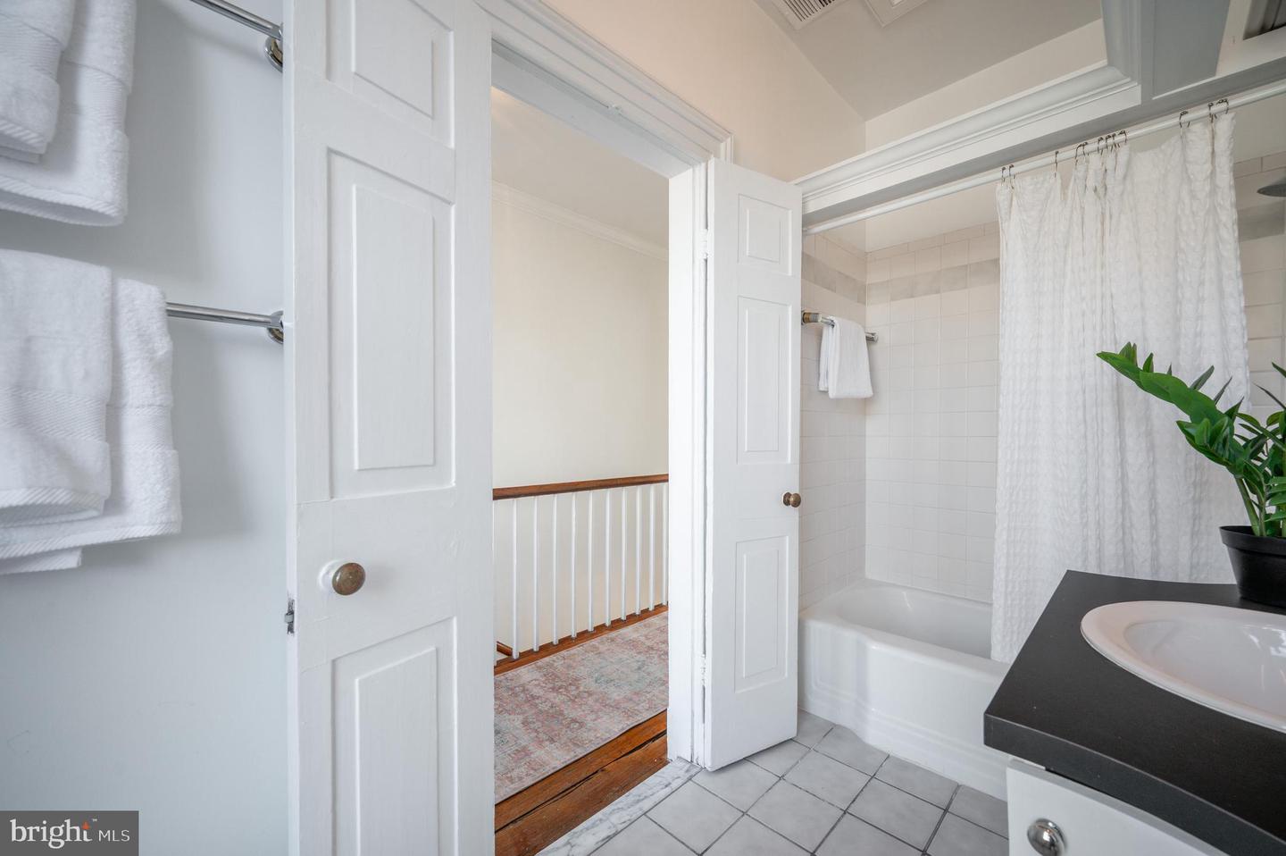 123 DUKE ST, ALEXANDRIA, Virginia 22314, 3 Bedrooms Bedrooms, ,2 BathroomsBathrooms,Residential,For sale,123 DUKE ST,VAAX2040838 MLS # VAAX2040838