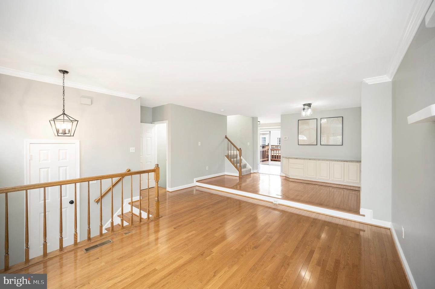 6804 SIGNATURE CIR, ALEXANDRIA, Virginia 22310, 3 Bedrooms Bedrooms, ,2 BathroomsBathrooms,Residential,For sale,6804 SIGNATURE CIR,VAFX2222430 MLS # VAFX2222430