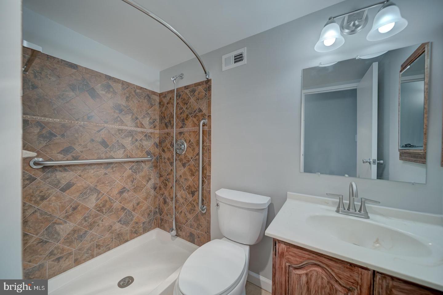 5300 HOLMES RUN PKWY #709, ALEXANDRIA, Virginia 22304, 2 Bedrooms Bedrooms, ,2 BathroomsBathrooms,Residential,For sale,5300 HOLMES RUN PKWY #709,VAAX2042526 MLS # VAAX2042526