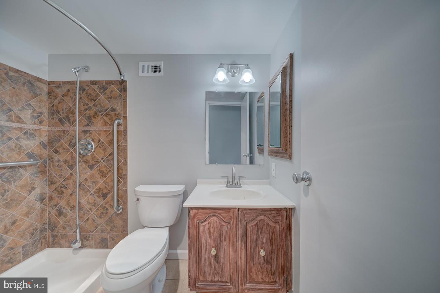 5300 HOLMES RUN PKWY #709, ALEXANDRIA, Virginia 22304, 2 Bedrooms Bedrooms, ,2 BathroomsBathrooms,Residential,For sale,5300 HOLMES RUN PKWY #709,VAAX2042526 MLS # VAAX2042526