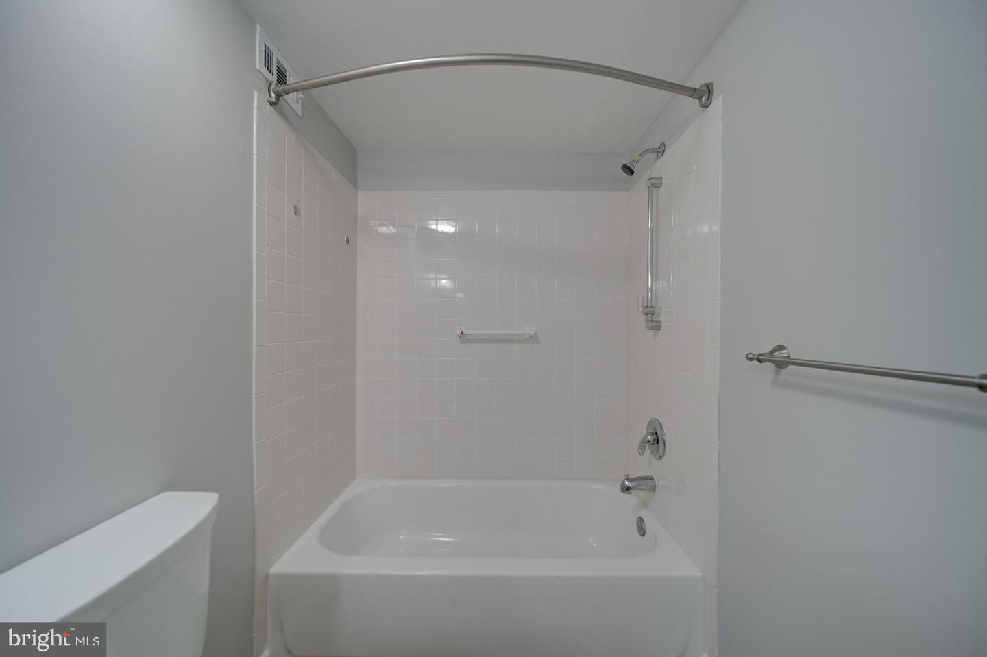 5300 HOLMES RUN PKWY #709, ALEXANDRIA, Virginia 22304, 2 Bedrooms Bedrooms, ,2 BathroomsBathrooms,Residential,For sale,5300 HOLMES RUN PKWY #709,VAAX2042526 MLS # VAAX2042526