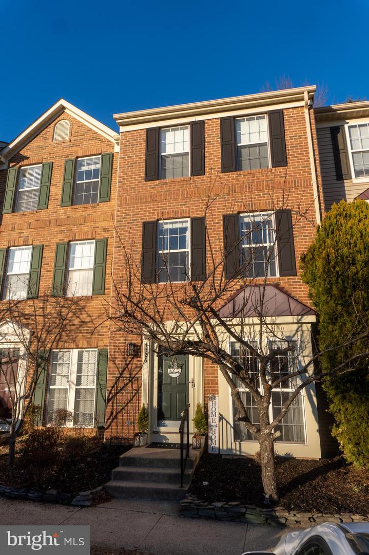 4326 SUTLER HILL SQ, FAIRFAX, Virginia 22033, 2 Bedrooms Bedrooms, ,2 BathroomsBathrooms,Residential,For sale,4326 SUTLER HILL SQ,VAFX2217466 MLS # VAFX2217466