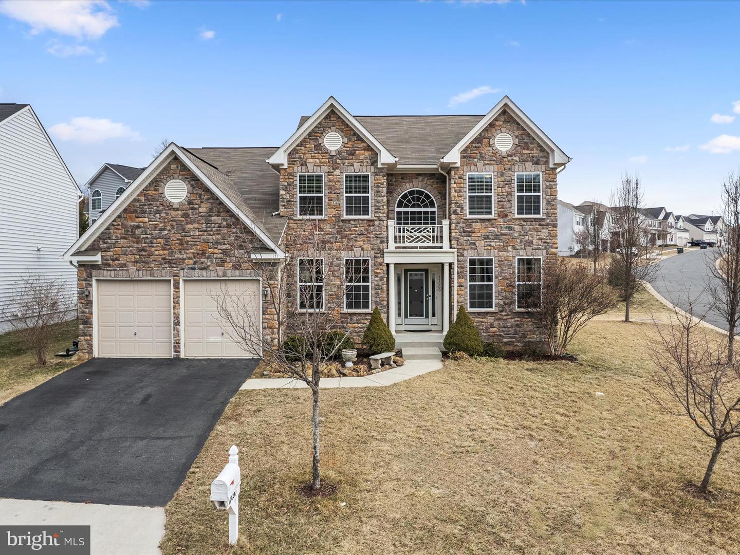 17000 CHARLESBOURG PL, ROUND HILL, Virginia 20141, 4 Bedrooms Bedrooms, ,5 BathroomsBathrooms,Residential,For sale,17000 CHARLESBOURG PL,VALO2089852 MLS # VALO2089852