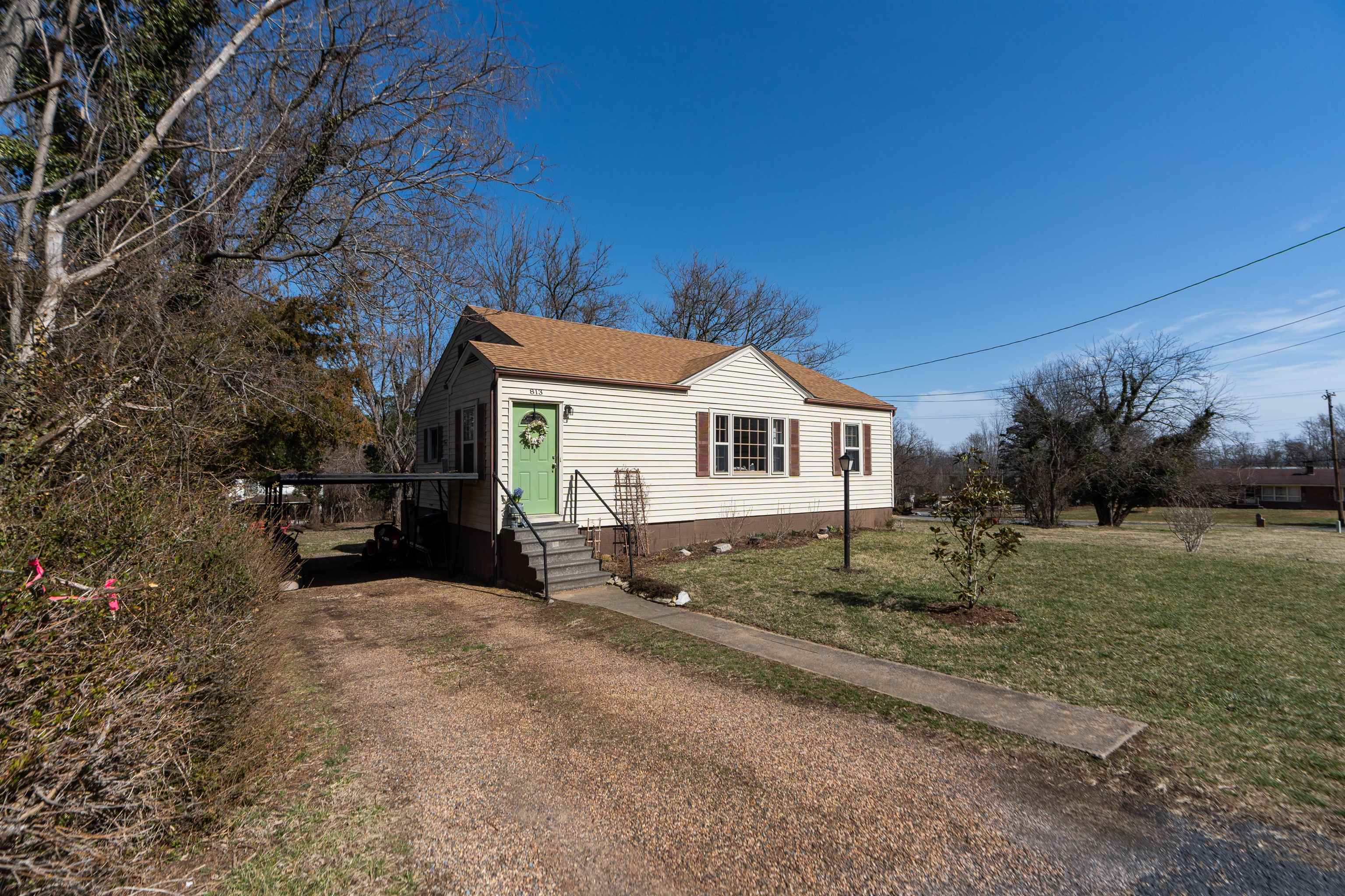 813 PATTON ST, STAUNTON, Virginia 24401, 3 Bedrooms Bedrooms, ,1 BathroomBathrooms,Residential,813 PATTON ST,661622 MLS # 661622