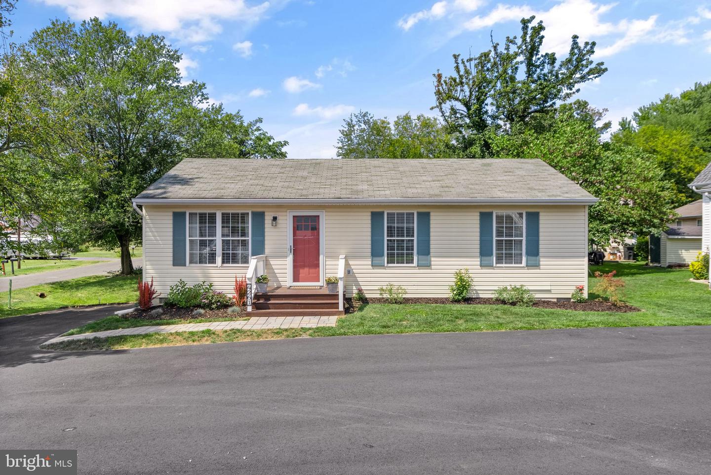 4261 WARREN ST, MARSHALL, Virginia 20115, 3 Bedrooms Bedrooms, 6 Rooms Rooms,2 BathroomsBathrooms,Residential,For sale,4261 WARREN ST,VAFQ2015706 MLS # VAFQ2015706