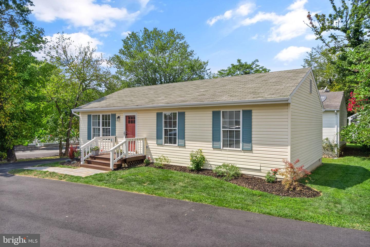 4261 WARREN ST, MARSHALL, Virginia 20115, 3 Bedrooms Bedrooms, 6 Rooms Rooms,2 BathroomsBathrooms,Residential,For sale,4261 WARREN ST,VAFQ2015706 MLS # VAFQ2015706