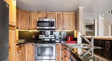 641 WHITE OAK CONDOS, WINTERGREEN, Virginia 22967, 2 Bedrooms Bedrooms, ,2 BathroomsBathrooms,Residential,For sale,641 WHITE OAK CONDOS,661614 MLS # 661614