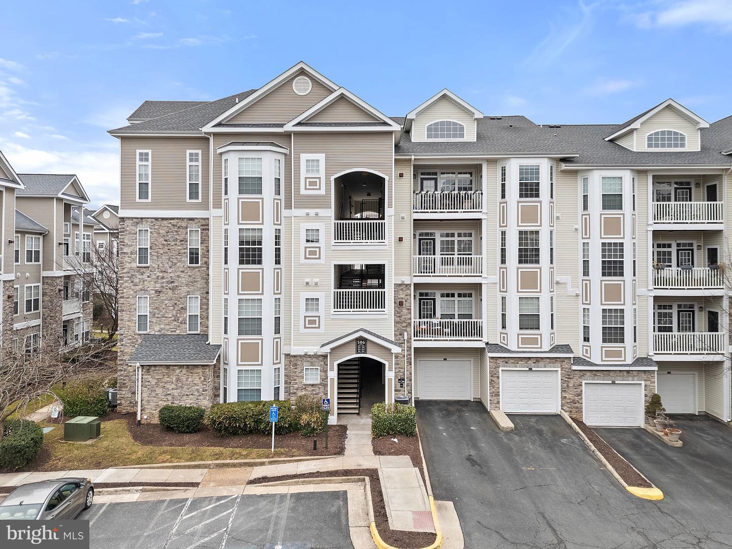 506 SUNSET VIEW TER SE #302, LEESBURG, Virginia 20175, 1 Bedroom Bedrooms, ,1 BathroomBathrooms,Residential,For sale,506 SUNSET VIEW TER SE #302,VALO2088222 MLS # VALO2088222