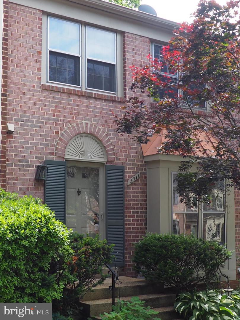 5711 CROWNLEIGH CT, BURKE, Virginia 22015, 3 Bedrooms Bedrooms, ,2 BathroomsBathrooms,Residential,For sale,5711 CROWNLEIGH CT,VAFX2226326 MLS # VAFX2226326