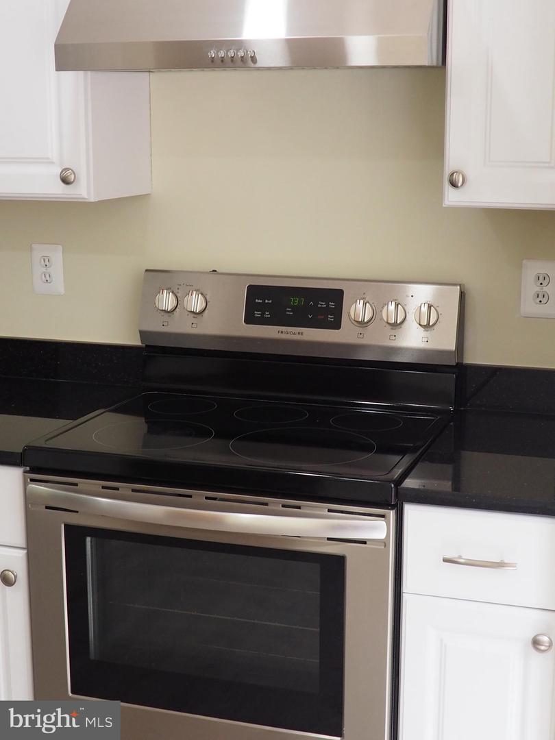 5711 CROWNLEIGH CT, BURKE, Virginia 22015, 3 Bedrooms Bedrooms, ,2 BathroomsBathrooms,Residential,For sale,5711 CROWNLEIGH CT,VAFX2226326 MLS # VAFX2226326