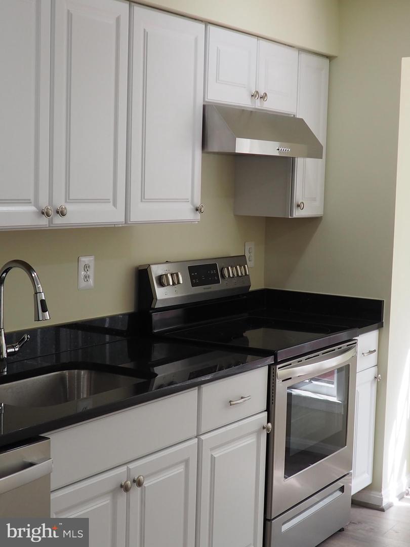 5711 CROWNLEIGH CT, BURKE, Virginia 22015, 3 Bedrooms Bedrooms, ,2 BathroomsBathrooms,Residential,For sale,5711 CROWNLEIGH CT,VAFX2226326 MLS # VAFX2226326