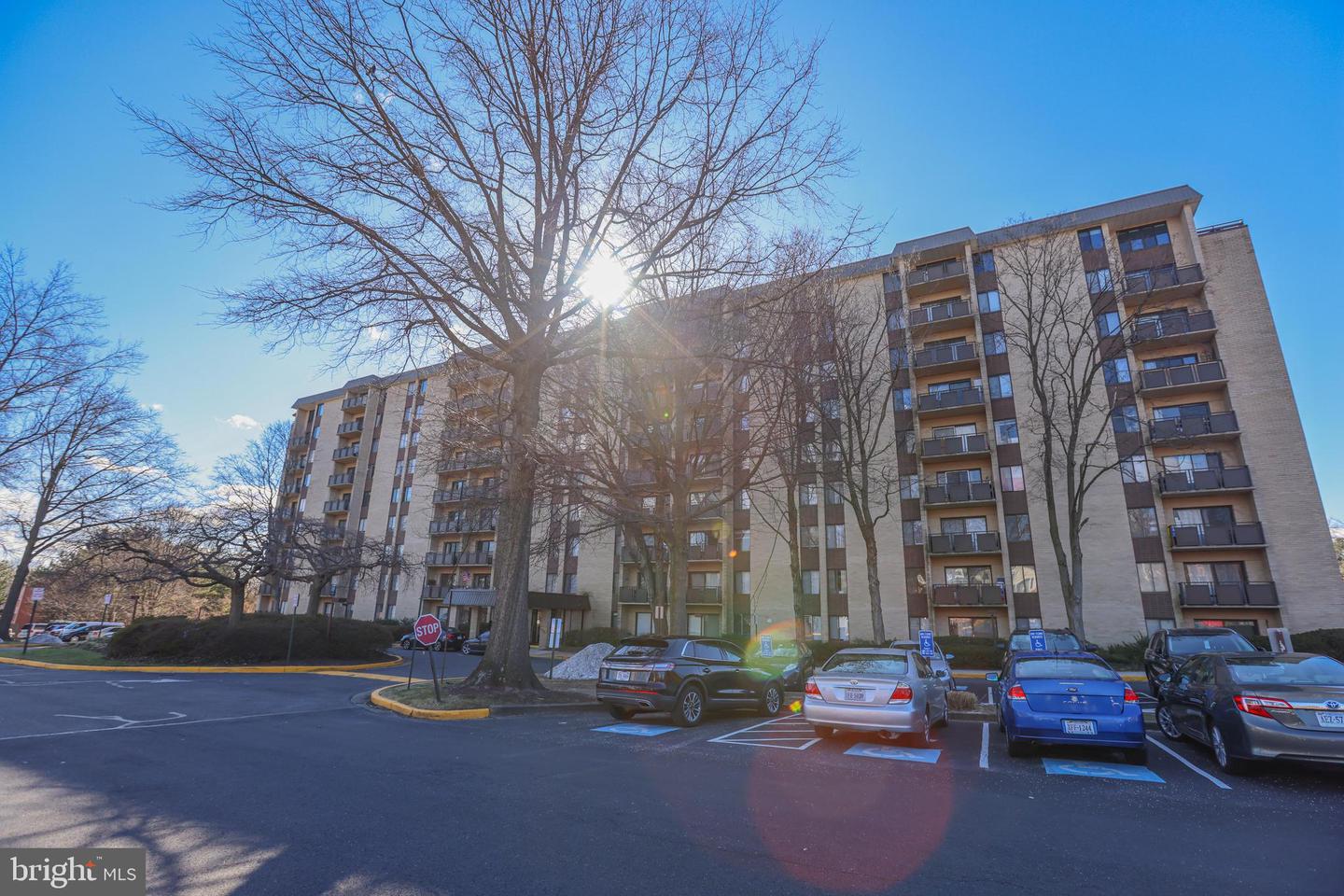 6001 ARLINGTON BLVD #605, FALLS CHURCH, Virginia 22044, 2 Bedrooms Bedrooms, ,2 BathroomsBathrooms,Residential,For sale,6001 ARLINGTON BLVD #605,VAFX2225350 MLS # VAFX2225350