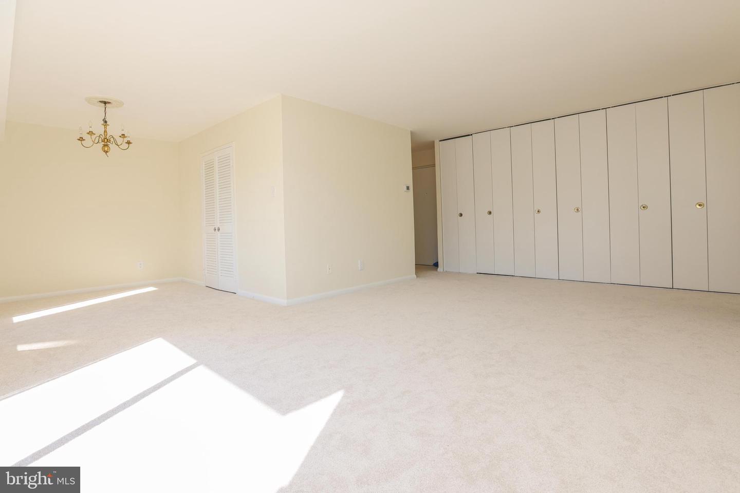 6001 ARLINGTON BLVD #605, FALLS CHURCH, Virginia 22044, 2 Bedrooms Bedrooms, ,2 BathroomsBathrooms,Residential,For sale,6001 ARLINGTON BLVD #605,VAFX2225350 MLS # VAFX2225350