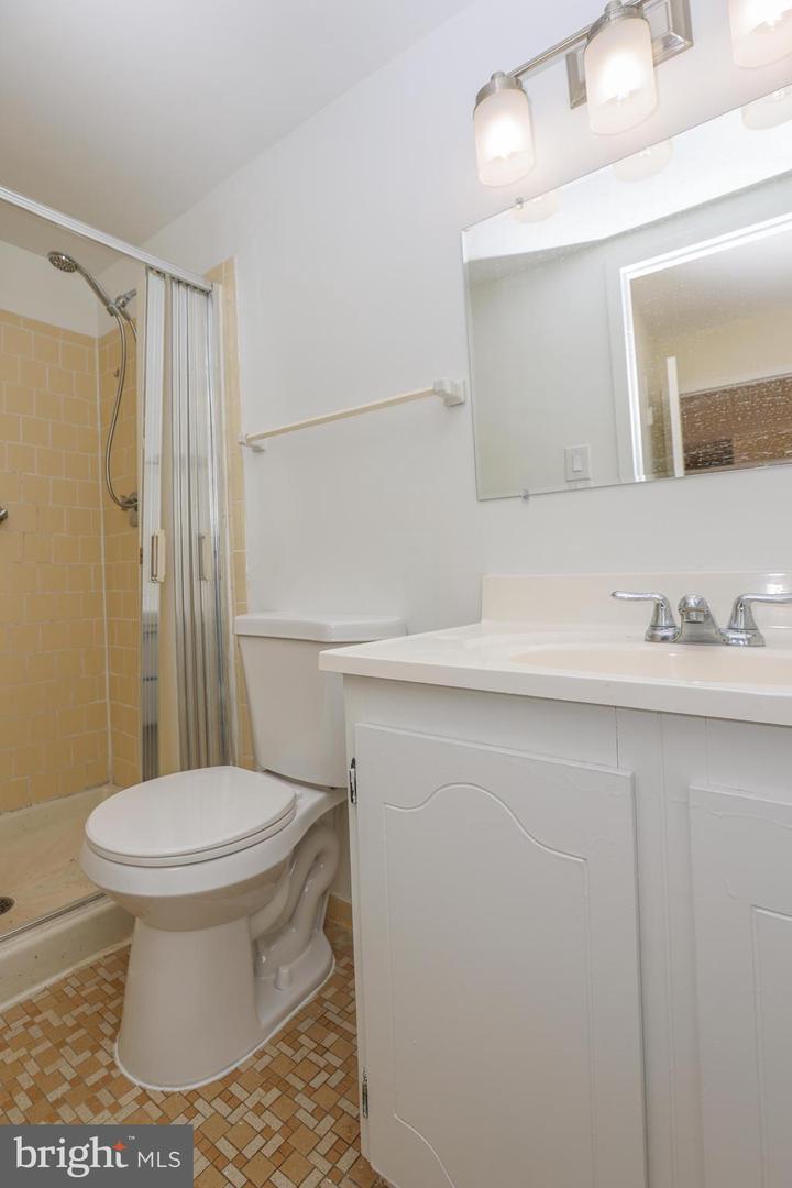 6001 ARLINGTON BLVD #605, FALLS CHURCH, Virginia 22044, 2 Bedrooms Bedrooms, ,2 BathroomsBathrooms,Residential,For sale,6001 ARLINGTON BLVD #605,VAFX2225350 MLS # VAFX2225350