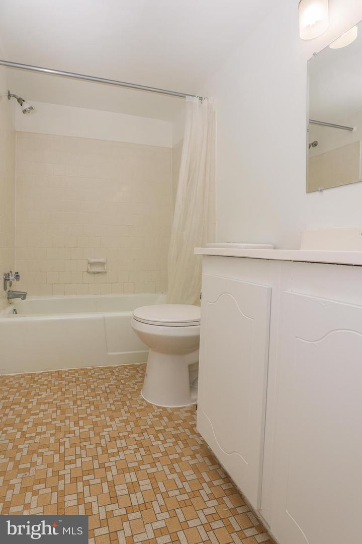 6001 ARLINGTON BLVD #605, FALLS CHURCH, Virginia 22044, 2 Bedrooms Bedrooms, ,2 BathroomsBathrooms,Residential,For sale,6001 ARLINGTON BLVD #605,VAFX2225350 MLS # VAFX2225350