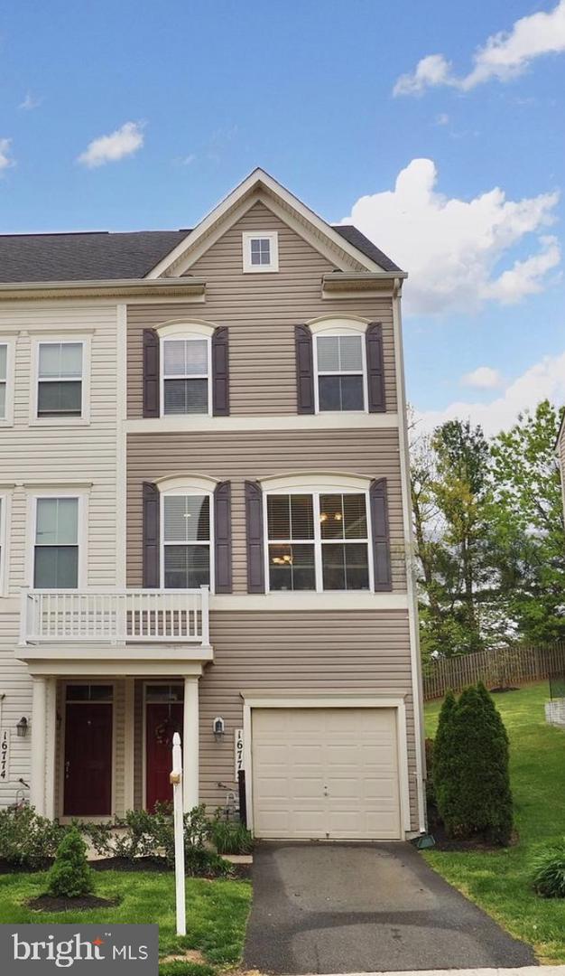 16772 BLACKJACK OAK LN, WOODBRIDGE, Virginia 22191, 2 Bedrooms Bedrooms, ,2 BathroomsBathrooms,Residential,For sale,16772 BLACKJACK OAK LN,VAPW2086108 MLS # VAPW2086108