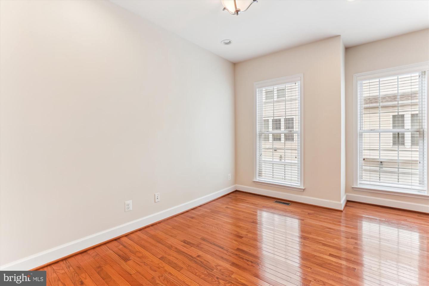 5990 GRAND PAVILION WAY, ALEXANDRIA, Virginia 22303, 4 Bedrooms Bedrooms, ,3 BathroomsBathrooms,Residential,For sale,5990 GRAND PAVILION WAY,VAFX2223306 MLS # VAFX2223306