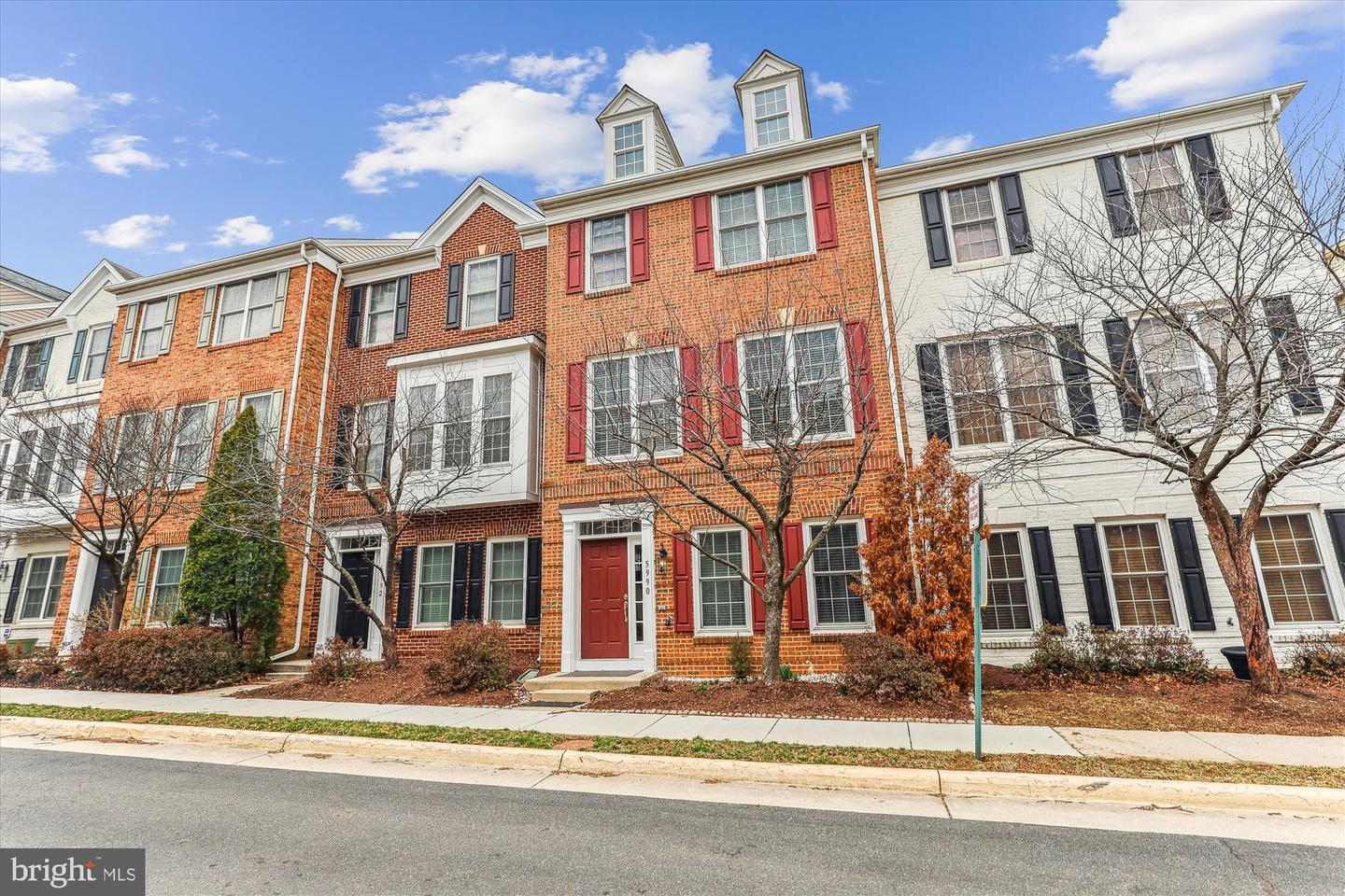 5990 GRAND PAVILION WAY, ALEXANDRIA, Virginia 22303, 4 Bedrooms Bedrooms, ,3 BathroomsBathrooms,Residential,For sale,5990 GRAND PAVILION WAY,VAFX2223306 MLS # VAFX2223306