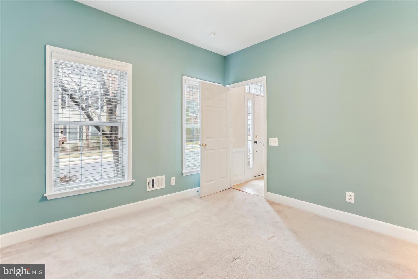 5990 GRAND PAVILION WAY, ALEXANDRIA, Virginia 22303, 4 Bedrooms Bedrooms, ,3 BathroomsBathrooms,Residential,For sale,5990 GRAND PAVILION WAY,VAFX2223306 MLS # VAFX2223306