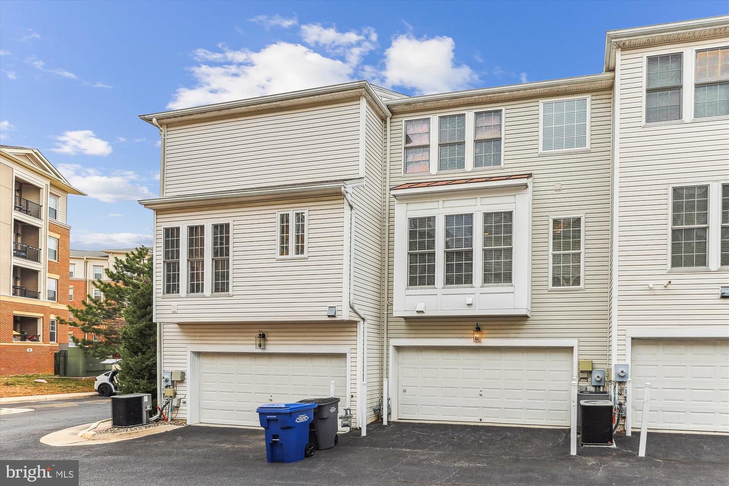 5990 GRAND PAVILION WAY, ALEXANDRIA, Virginia 22303, 4 Bedrooms Bedrooms, ,3 BathroomsBathrooms,Residential,For sale,5990 GRAND PAVILION WAY,VAFX2223306 MLS # VAFX2223306