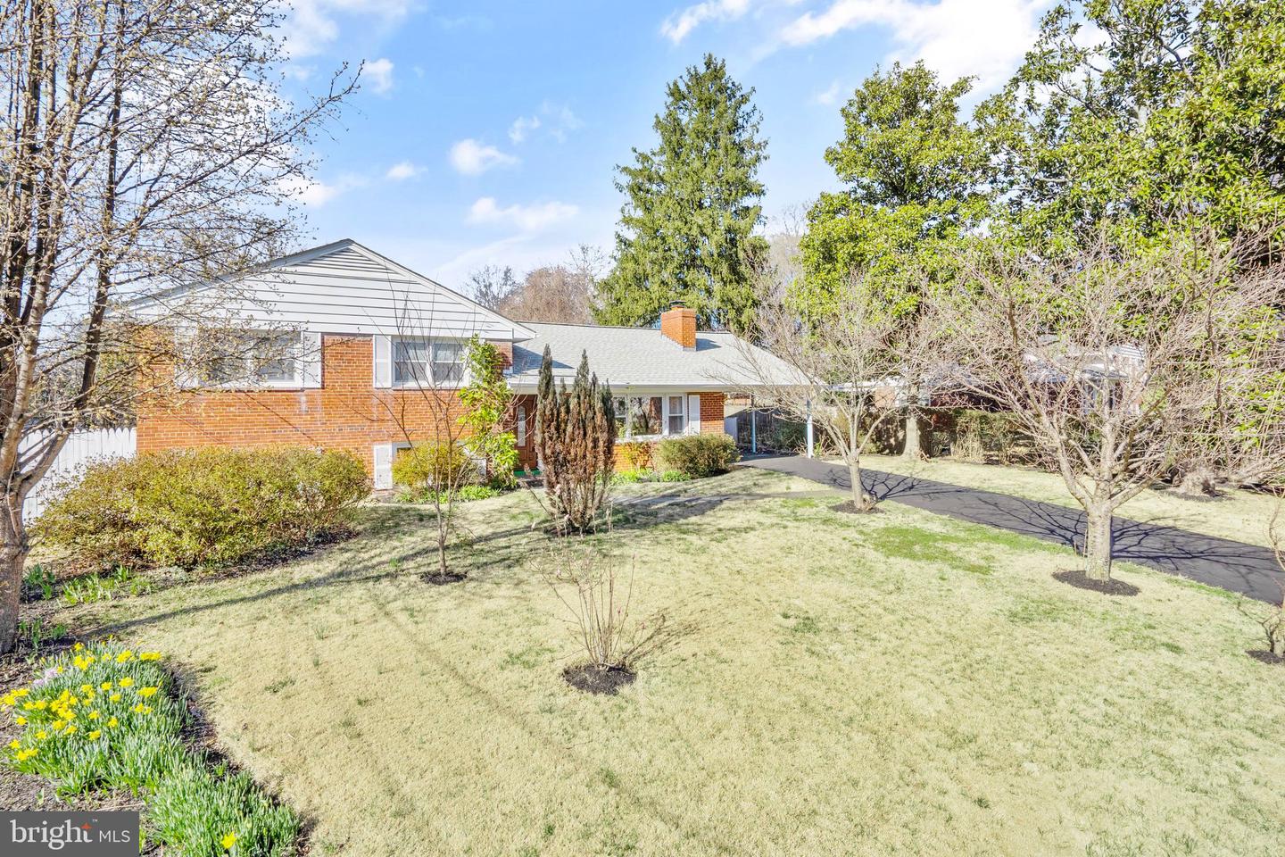 7030 SANTA MARIA CT, MCLEAN, Virginia 22101, 3 Bedrooms Bedrooms, ,3 BathroomsBathrooms,Residential,For sale,7030 SANTA MARIA CT,VAFX2224678 MLS # VAFX2224678