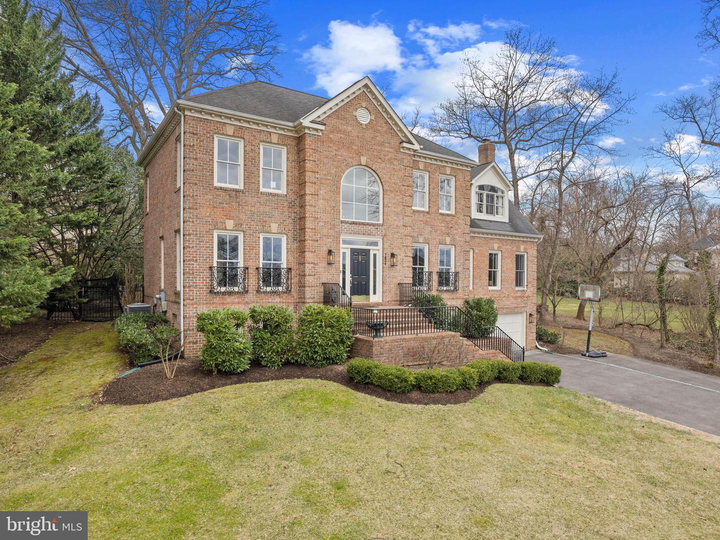 7824 SOUTHDOWN RD, ALEXANDRIA, Virginia 22308, 4 Bedrooms Bedrooms, ,4 BathroomsBathrooms,Residential,For sale,7824 SOUTHDOWN RD,VAFX2226126 MLS # VAFX2226126