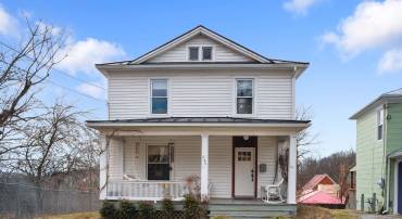 650 W FREDERICK ST, STAUNTON, Virginia 24401, 3 Bedrooms Bedrooms, ,1 BathroomBathrooms,Residential,650 W FREDERICK ST,661723 MLS # 661723