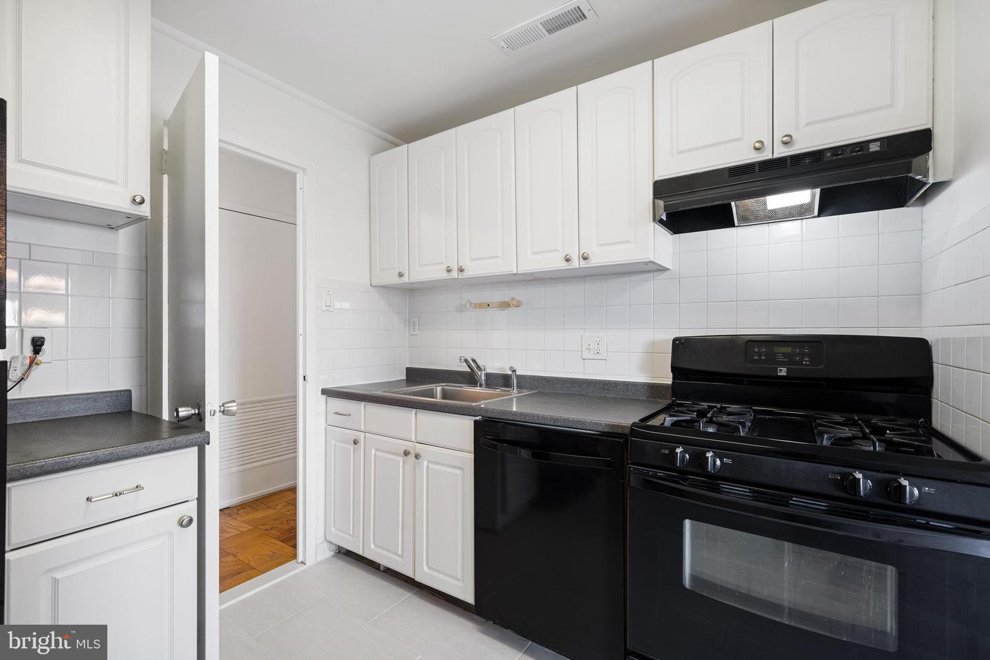 3100 S MANCHESTER ST #814, FALLS CHURCH, Virginia 22044, 1 Bedroom Bedrooms, ,1 BathroomBathrooms,Residential,For sale,3100 S MANCHESTER ST #814,VAFX2224660 MLS # VAFX2224660