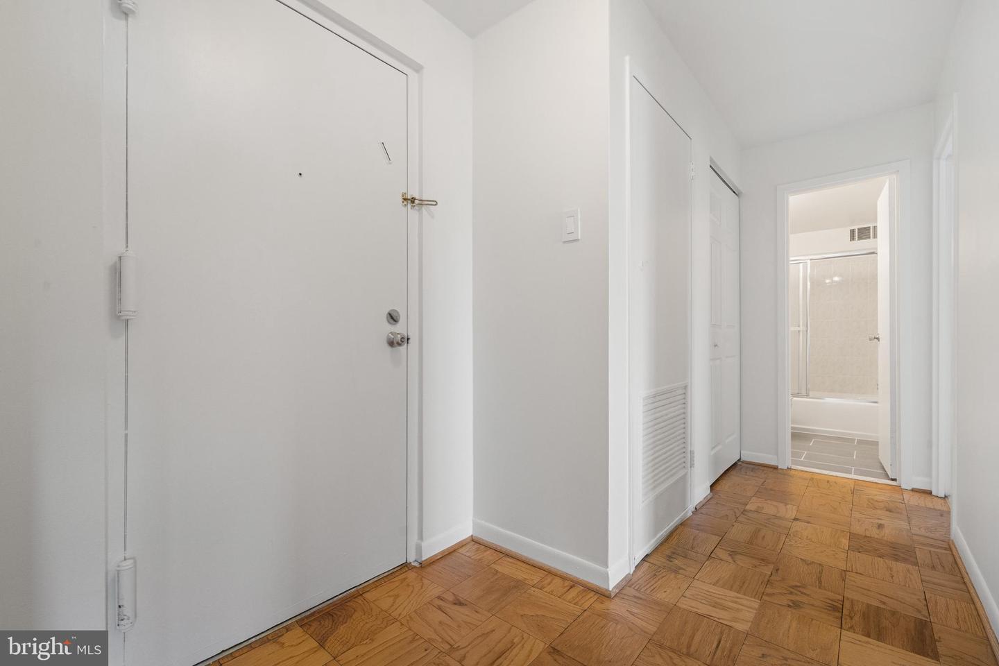 3100 S MANCHESTER ST #814, FALLS CHURCH, Virginia 22044, 1 Bedroom Bedrooms, ,1 BathroomBathrooms,Residential,For sale,3100 S MANCHESTER ST #814,VAFX2224660 MLS # VAFX2224660