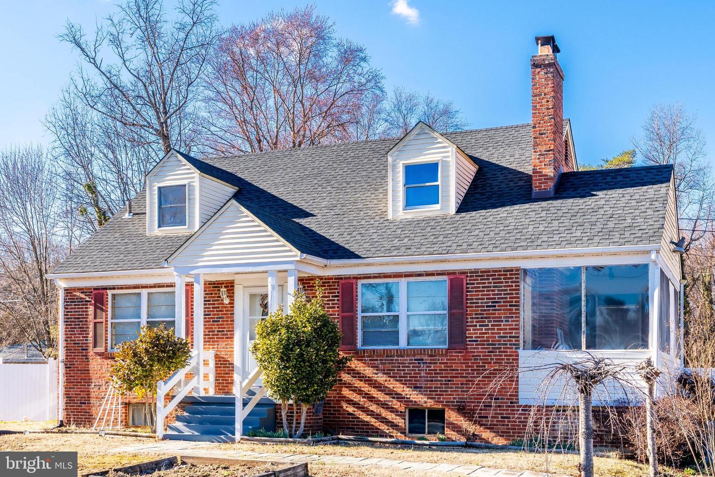 2416 SHERWOOD HALL LN, ALEXANDRIA, Virginia 22306, 4 Bedrooms Bedrooms, ,2 BathroomsBathrooms,Residential,For sale,2416 SHERWOOD HALL LN,VAFX2226456 MLS # VAFX2226456