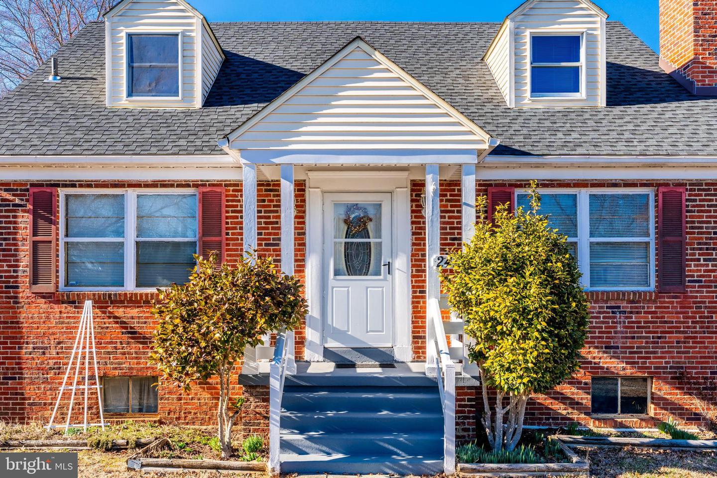 2416 SHERWOOD HALL LN, ALEXANDRIA, Virginia 22306, 4 Bedrooms Bedrooms, ,2 BathroomsBathrooms,Residential,For sale,2416 SHERWOOD HALL LN,VAFX2226456 MLS # VAFX2226456