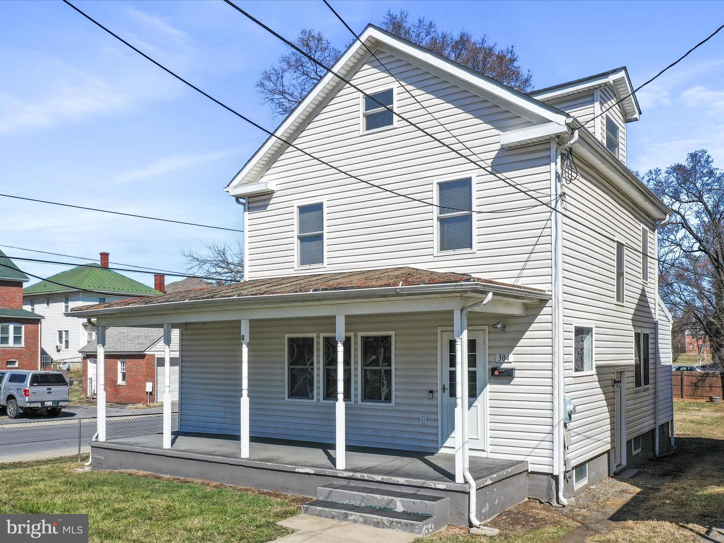 304 VIRGINIA AVE, WINCHESTER, Virginia 22601, 3 Bedrooms Bedrooms, ,2 BathroomsBathrooms,Residential,For sale,304 VIRGINIA AVE,VAWI2007286 MLS # VAWI2007286