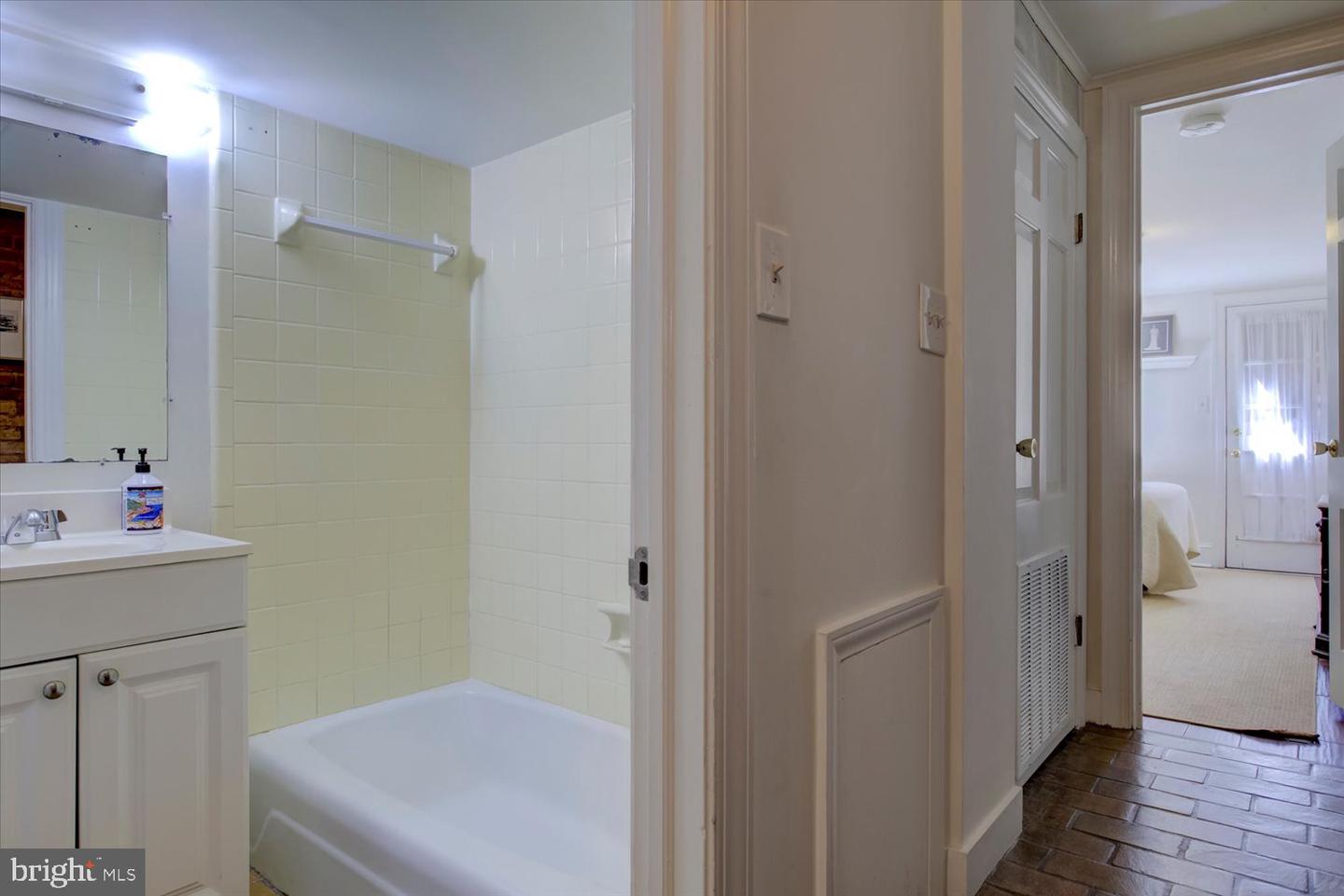 921 EAST CAPITOL SE, WASHINGTON, District Of Columbia 20003, 5 Bedrooms Bedrooms, ,3 BathroomsBathrooms,Residential,For sale,921 EAST CAPITOL SE,DCDC2176090 MLS # DCDC2176090