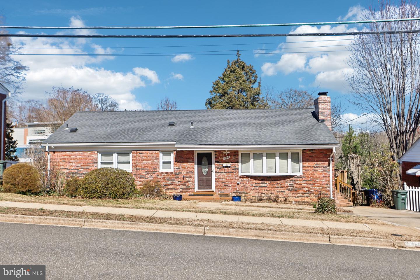 5915 5TH RD N, ARLINGTON, Virginia 22203, 4 Bedrooms Bedrooms, 7 Rooms Rooms,3 BathroomsBathrooms,Residential,For sale,5915 5TH RD N,VAAR2054352 MLS # VAAR2054352