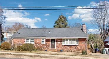 5915 5TH RD N, ARLINGTON, Virginia 22203, 4 Bedrooms Bedrooms, 7 Rooms Rooms,3 BathroomsBathrooms,Residential,For sale,5915 5TH RD N,VAAR2054352 MLS # VAAR2054352