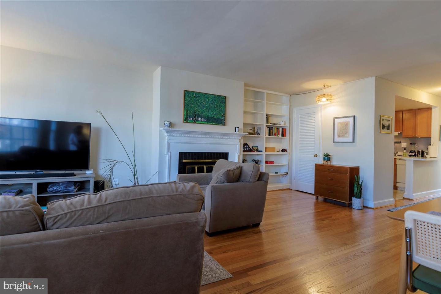 512 6TH ST SE, WASHINGTON, District Of Columbia 20003, 2 Bedrooms Bedrooms, ,2 BathroomsBathrooms,Residential,For sale,512 6TH ST SE,DCDC2189170 MLS # DCDC2189170